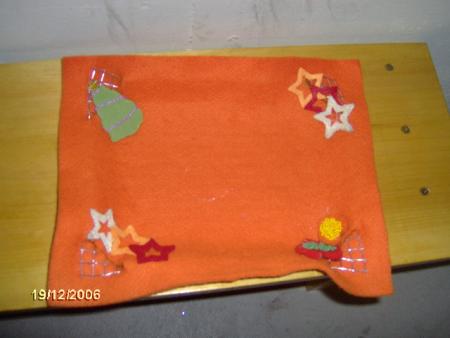 le plat en grillage et en feutrine